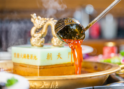 重慶老火鍋加盟店靠什么吸引顧客？