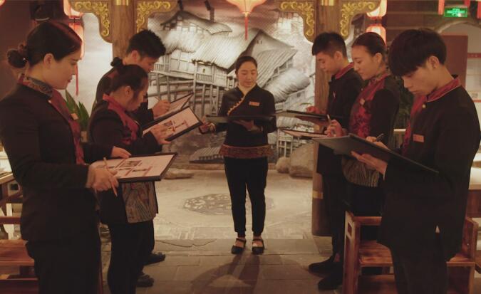 想提高火鍋加盟店利潤，得從培養(yǎng)服務(wù)員開始