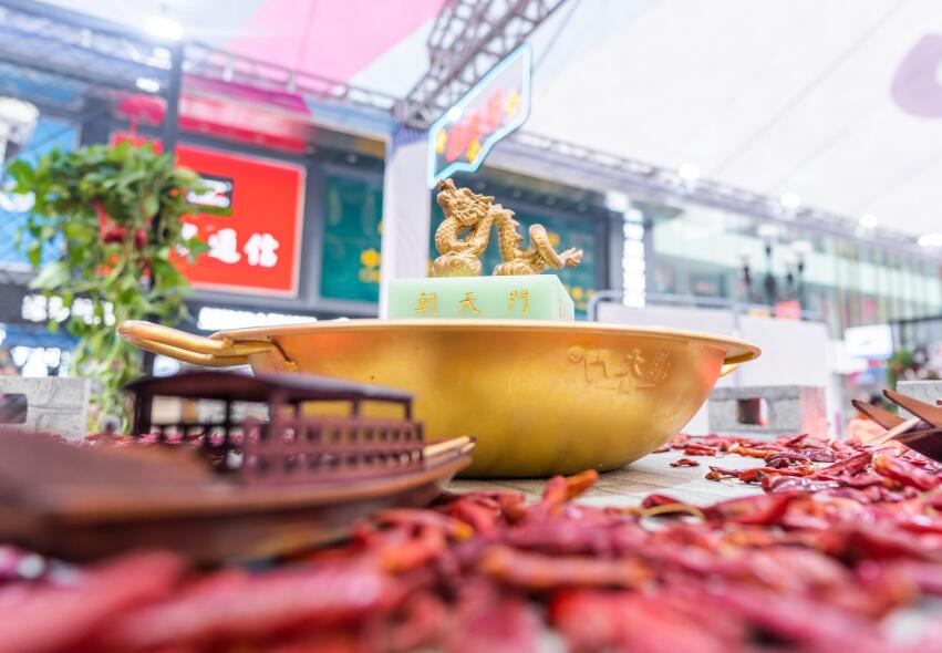 自貢開(kāi)火鍋加盟店怎么樣？賺不賺錢(qián)？