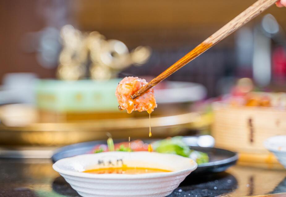 重慶人吃火鍋為什么只愛(ài)用香油和蒜泥？