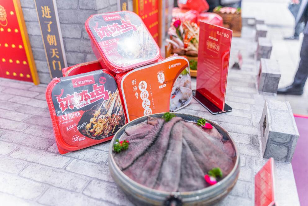 常寧開(kāi)火鍋加盟店，如何通過(guò)特色吸引顧客？