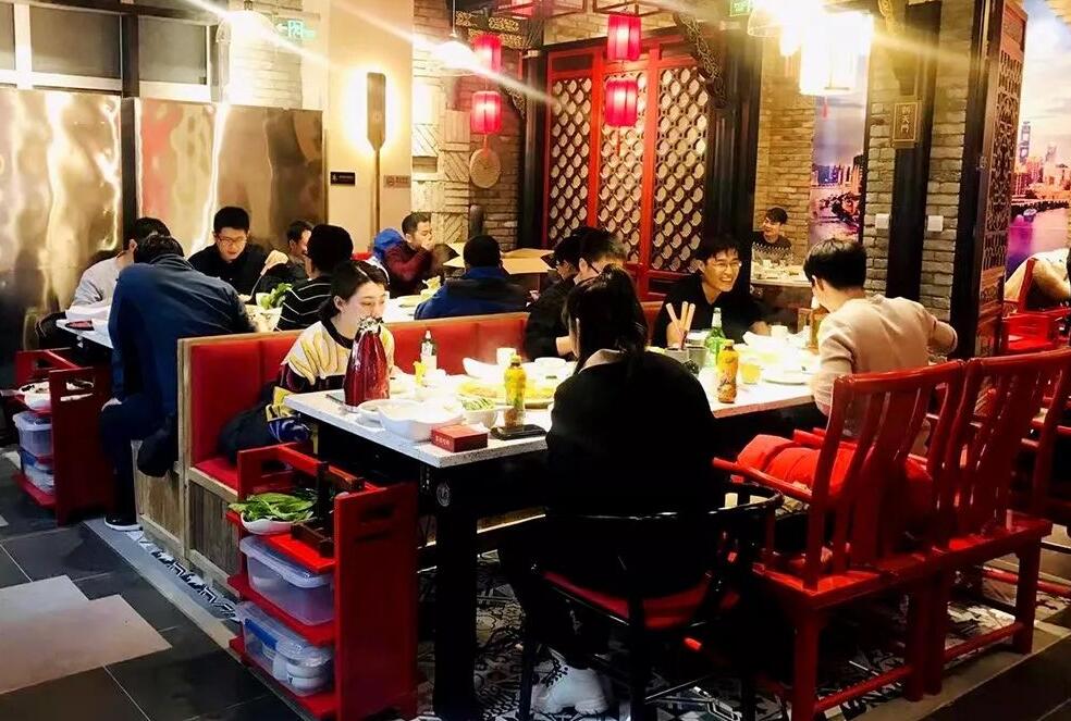 三亞開(kāi)火鍋加盟店如何裝修設(shè)計(jì)？