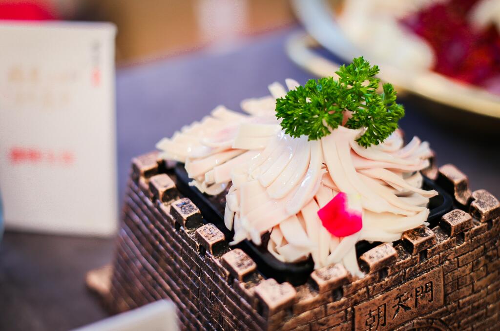 遵化開(kāi)火鍋加盟店，要遵循哪些市場(chǎng)規(guī)律？