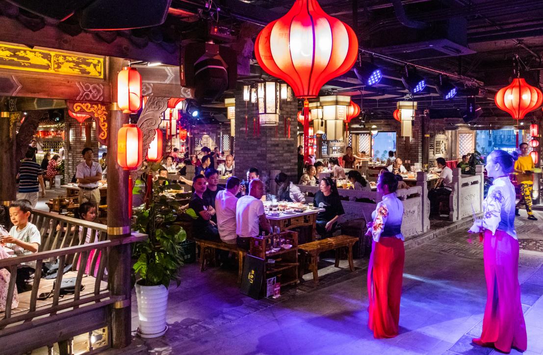 黑河開(kāi)火鍋加盟店，選明星店還是老品牌？