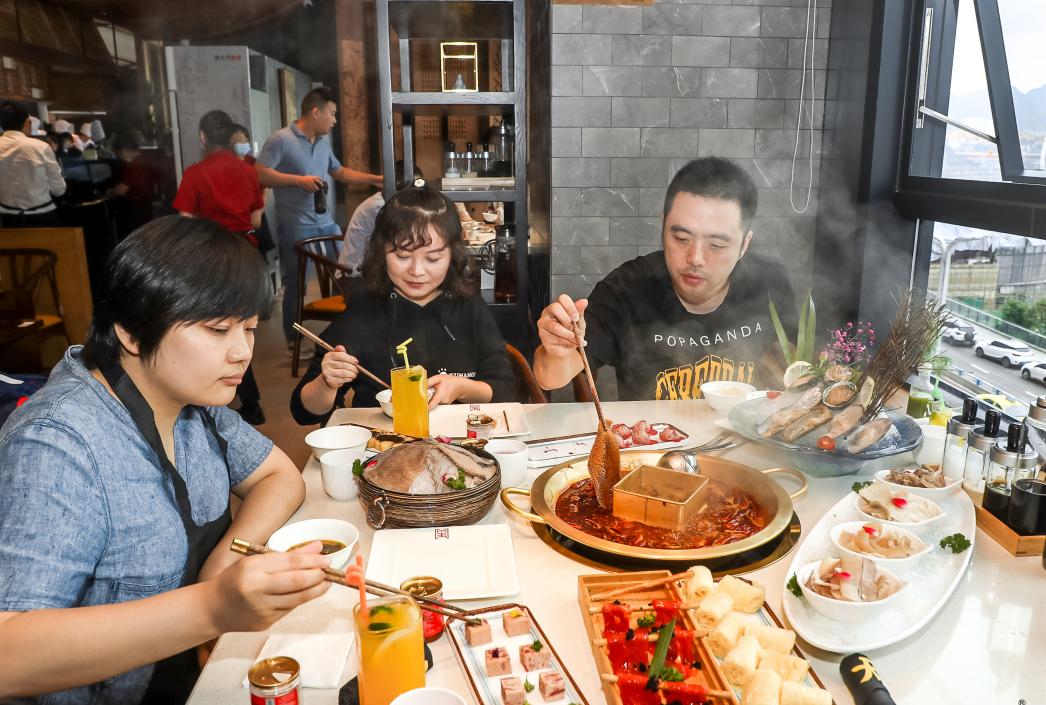 桂林開火鍋加盟店，如何才能擁有穩(wěn)定的客源？