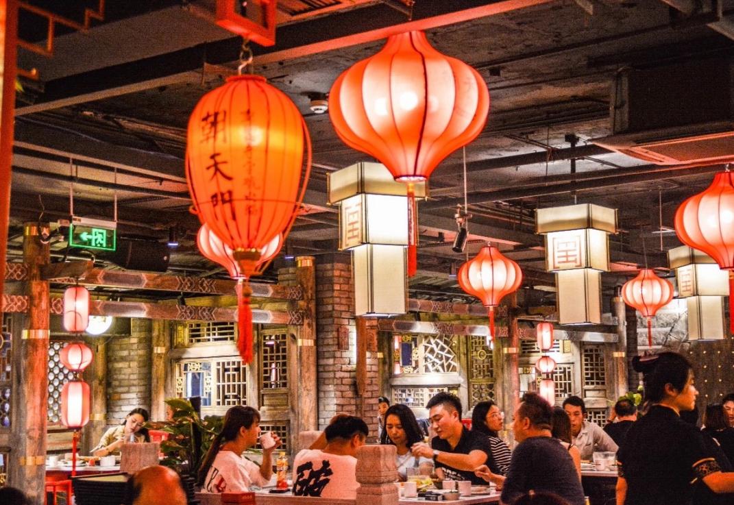 百色開火鍋加盟店，如何提高前廳服務(wù)水平？
