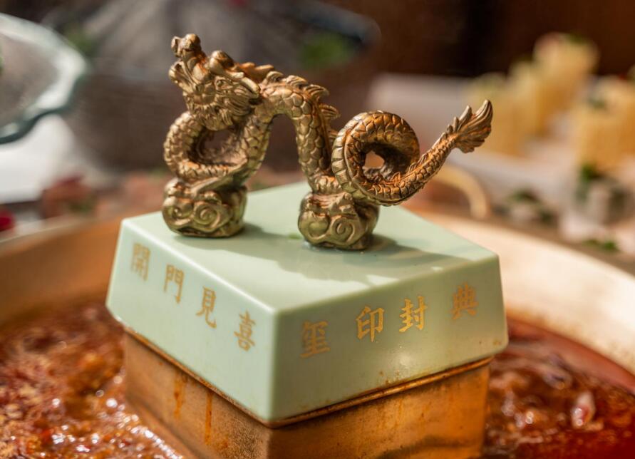 重慶南岸區(qū)開火鍋加盟店，怎樣打造新鮮感？