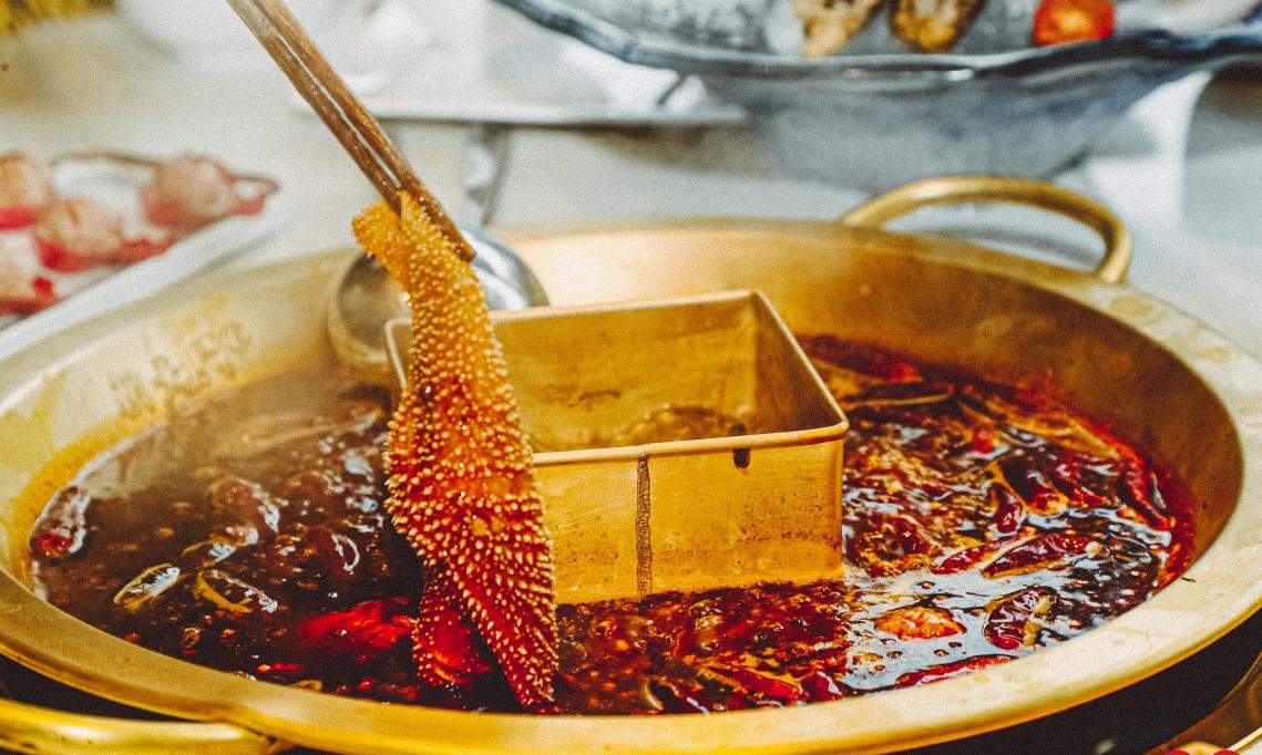 為什么重慶地區(qū)吃火鍋蘸油碟，北方更喜歡蘸麻醬？