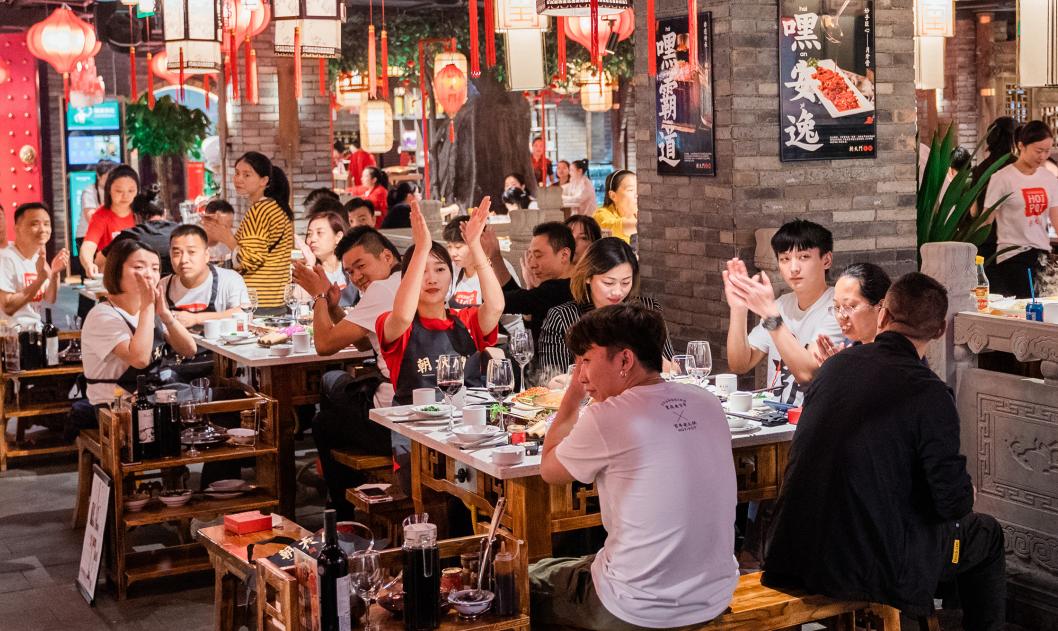 年輕人開始反向消費(fèi)，餐飲業(yè)應(yīng)該如何應(yīng)對(duì)？
