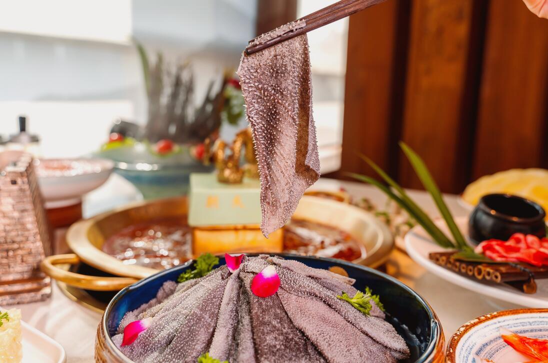 火鍋店的大招牌，特色重慶火鍋毛肚，這么做就對了！