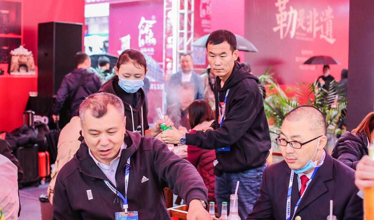 什么樣的店長(zhǎng)？讓一家新開火鍋店，生意如此的好！