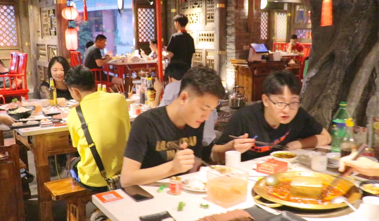為什么干餐飲這么難？火鍋加盟有何優(yōu)勢(shì)？