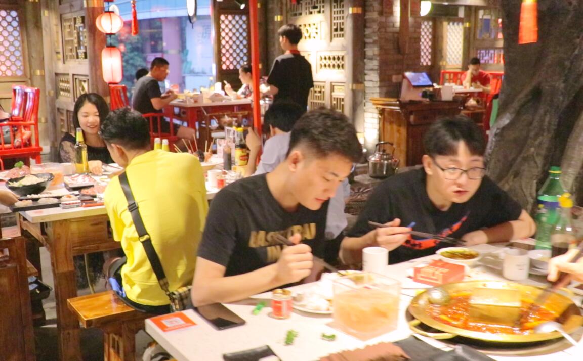 火鍋店桌椅，這么選！居然還提高了營(yíng)業(yè)額？