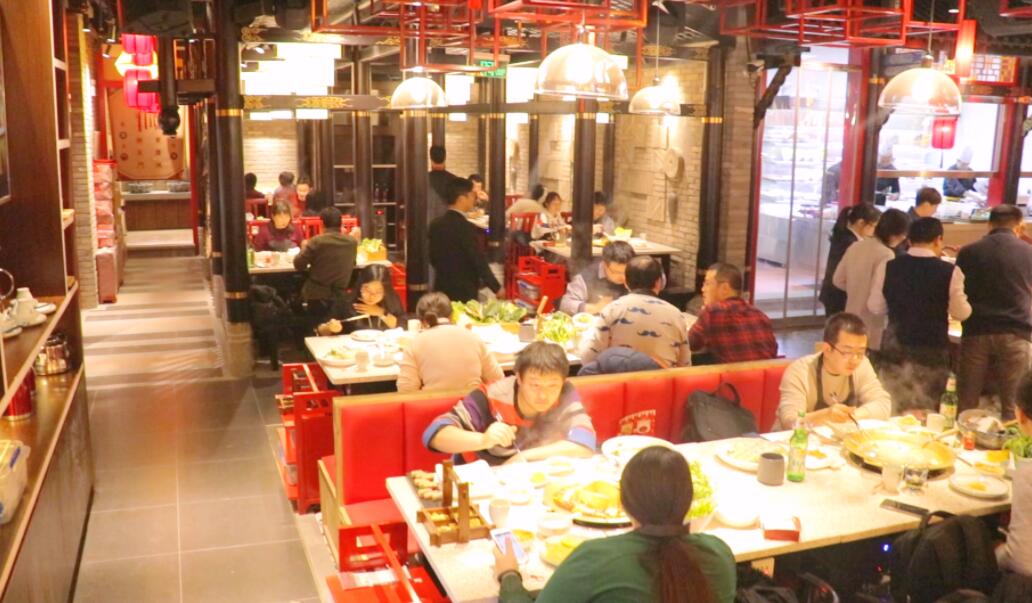 招5個(gè)服務(wù)員，可以開(kāi)一家重慶火鍋店？